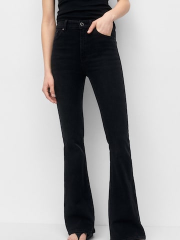 Pull&Bear Rozkloszowany krój Jeansy w kolorze czarny