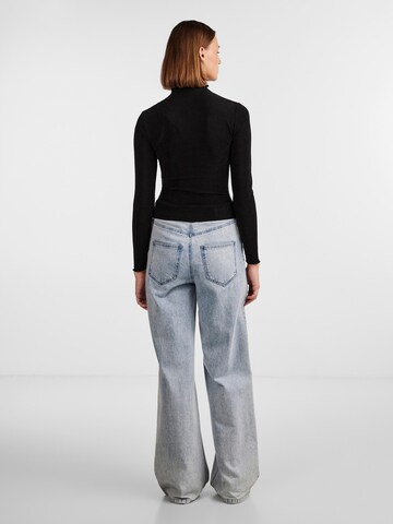 Maglietta 'PCSANDRA' di PIECES in nero