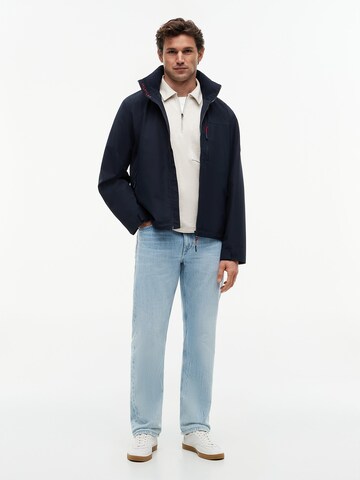 TOMMY HILFIGER Tussenjas in Blauw