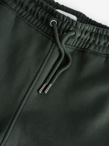 Tapered Pantaloni di Next in verde