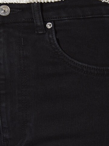 Skinny Jeans di Bershka in nero