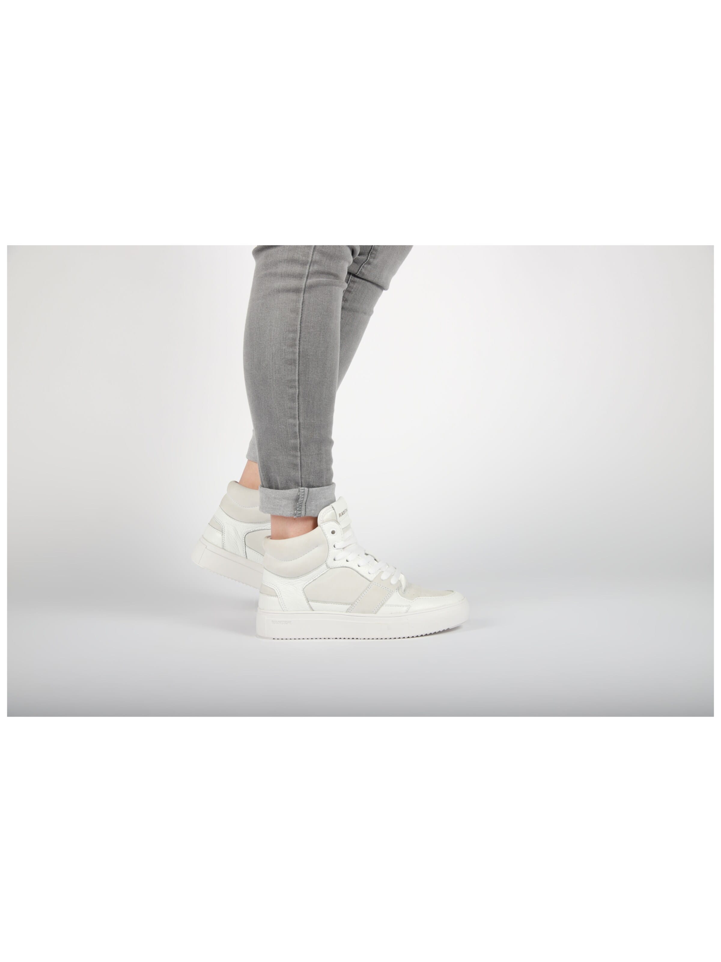 BLACKSTONE - Zapatillas deportivas altas 'KEYLA' en blanco