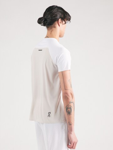 On - Camiseta funcional en blanco