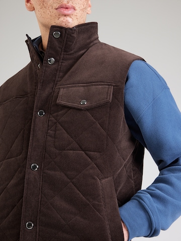 bugatti Liivi värissä ruskea