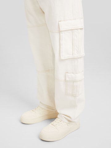 Loosefit Jeans cargo Bershka en blanc