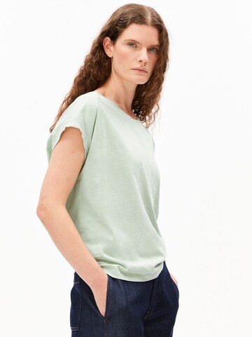 T-shirt ARMEDANGELS en bleu : devant