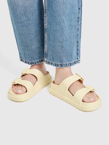 Pull&Bear Mule in Beige