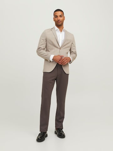 Coupe slim Pantalon chino JACK & JONES en marron