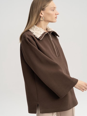 Touche Prive Sweatshirt in Bruin