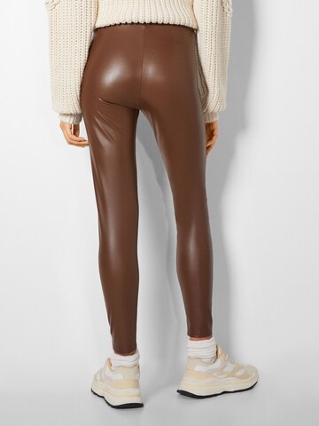 Bershka Skinny Legginsy w kolorze brązowy