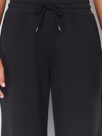 Wide leg Pantaloni di Trendyol in grigio