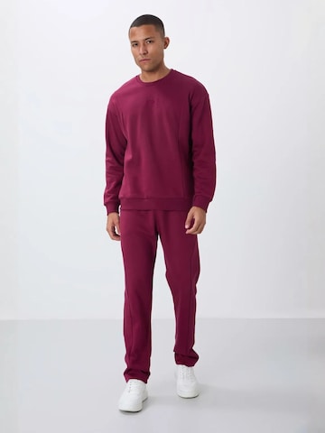 Tommy Life Sweatsuit in Red: front
