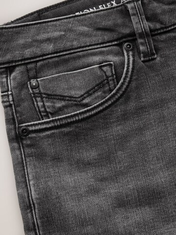 Next Slimfit Shorts 'Motion Flex' in Grau