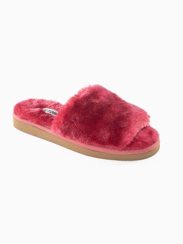 Minnetonka - Pantufa 'Lolo' em vermelho