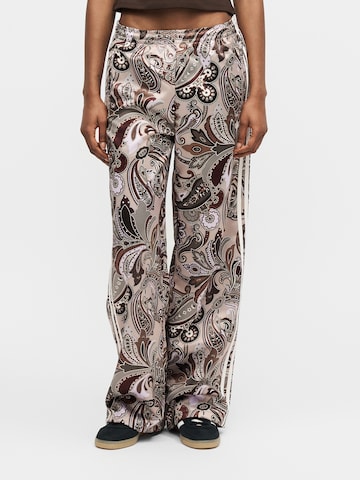 Wide leg Pantaloni 'Liberty London Firebird' de la ADIDAS ORIGINALS pe bej: față