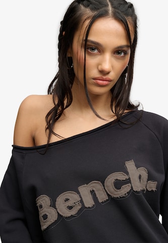 Sweat-shirt 'Bench x Superdry & Co' BENCH en gris