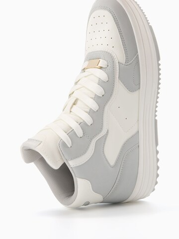 Bershka High-top trainers in Grey