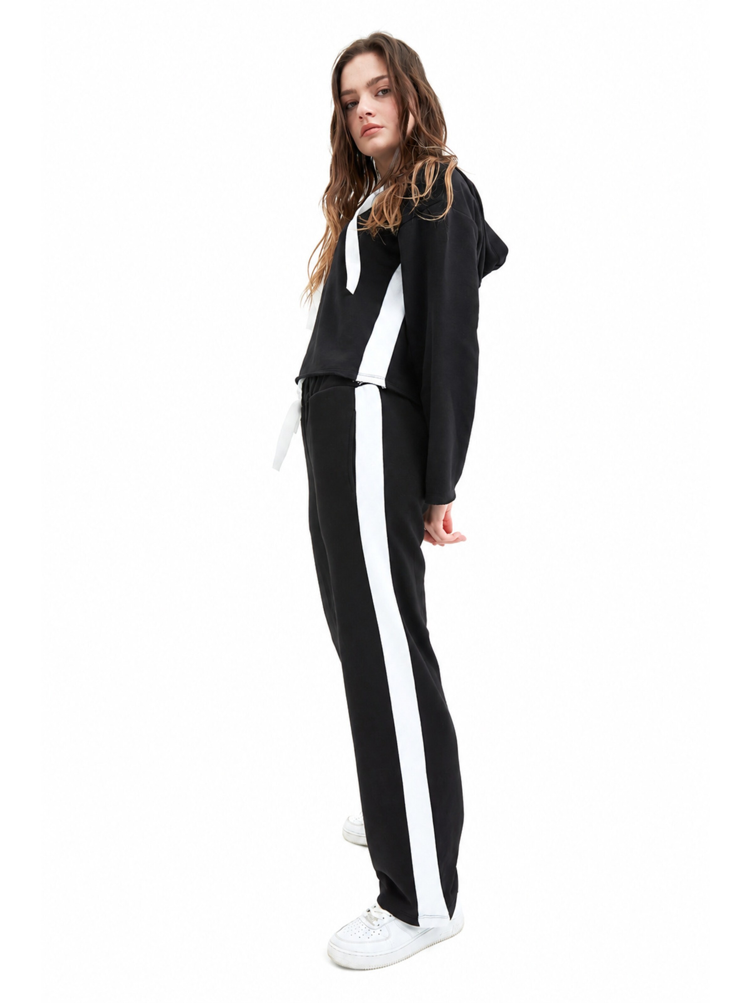 SCR. - Sweatshirt 'NISHA' em preto