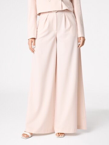 Wide leg Pantaloni con pieghe di Laurella in rosa: frontale