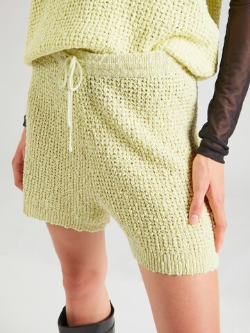TOPSHOP Regular Byxa i grön