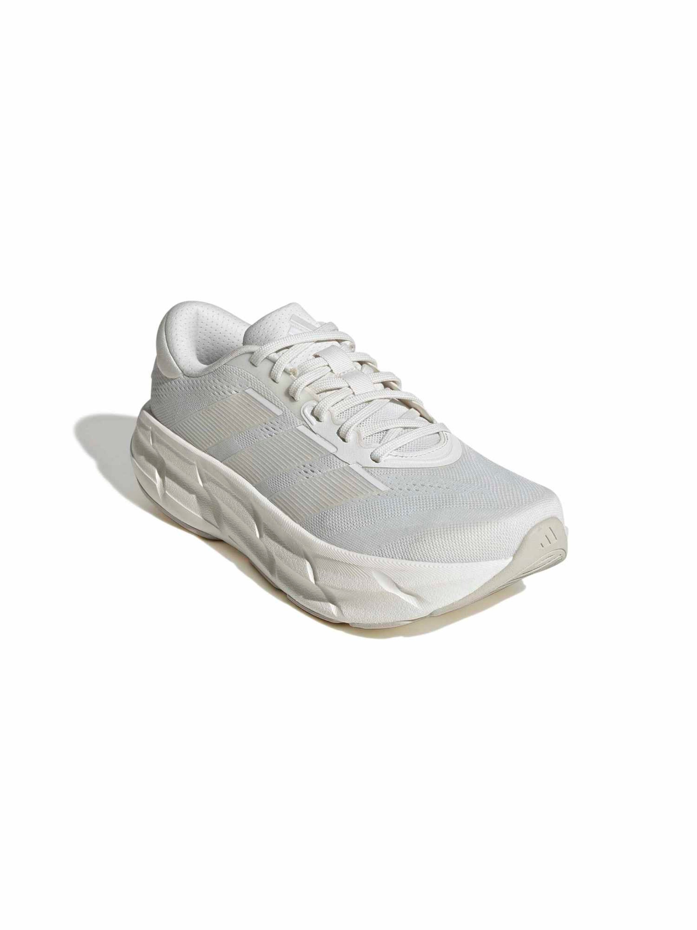 ADIDAS PERFORMANCE Jooksujalats 'QUESTAR 4', värv valge: eest vaates