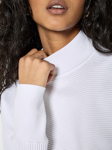 Apricot Sweater 'Jumper' in White