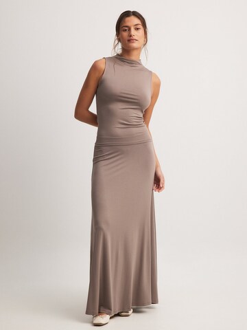 NA-KD Top in Brown: front