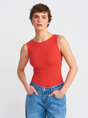 Dilvin Blouse in Red: front