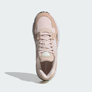 ADIDAS ORIGINALS Sneakers low 'Falcon' i beige