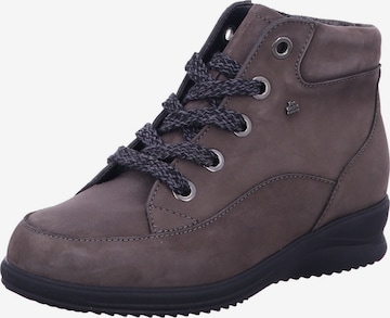 Finn Comfort Stiefelette in Braun: Vorderseite