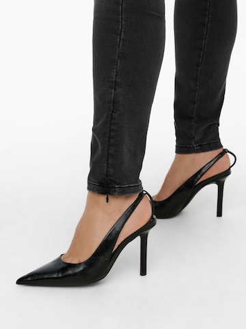 Skinny Jean 'Vicky' ONLY Carmakoma en noir