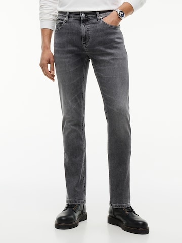 Tommy Jeans - Slimfit Vaquero 'AUSTIN' en gris: frente