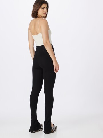 NA-KD Skinny Legíny – černá