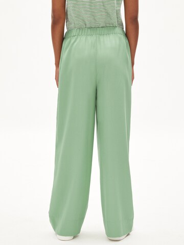 ARMEDANGELS Wide leg Broek 'Jovaalie' in Groen: voorkant