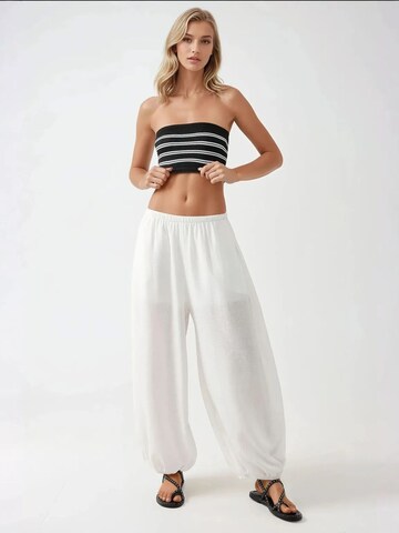 Top 'Crop Top' de la Hiccup pe negru