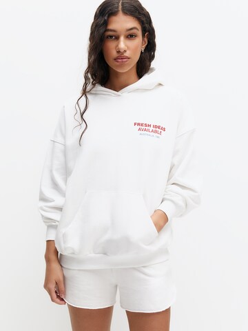 Sweat-shirt Pull&Bear en blanc : devant