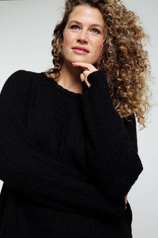 Paprika Sweater in Black