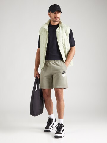 Nike Sportswear Szabványos Nadrág - zöld