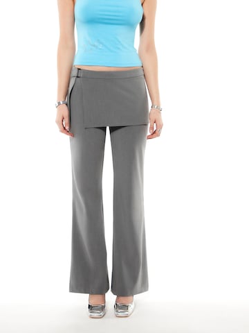 SHYX Flared Pants 'Mariam' in Grey: front