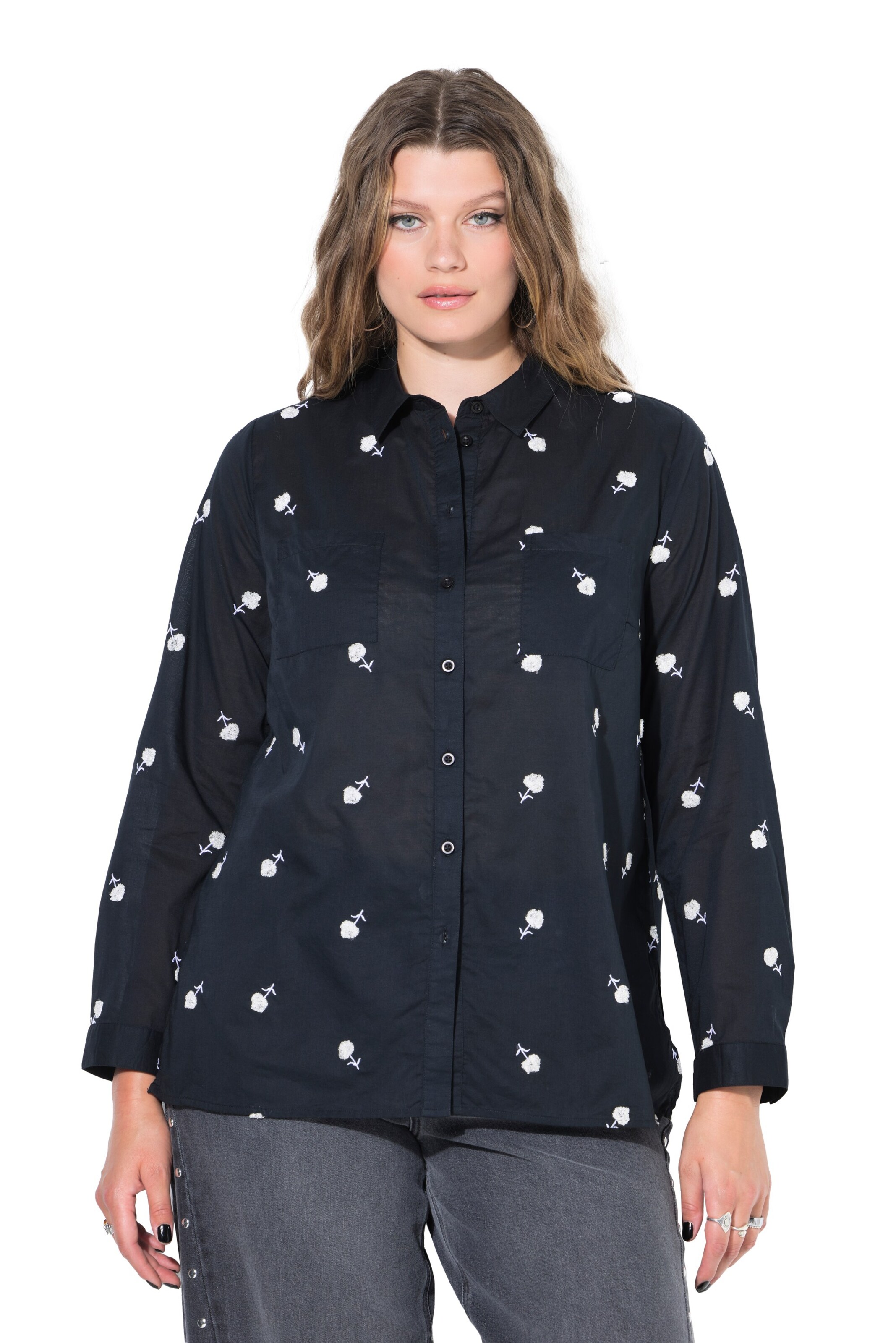 Studio Untold Blouse in Black: front