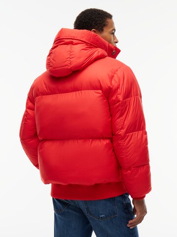 Tommy Jeans Winterjas in Rood