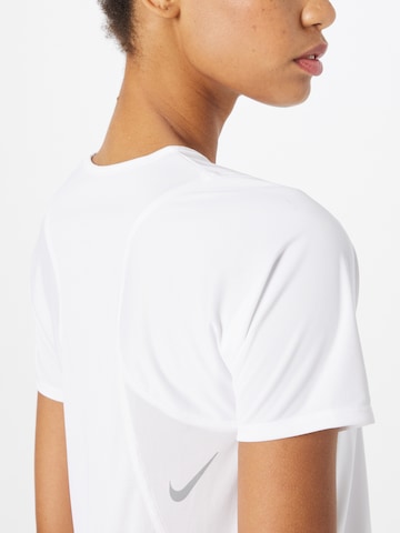 NIKE - Camiseta funcional 'Race' en blanco