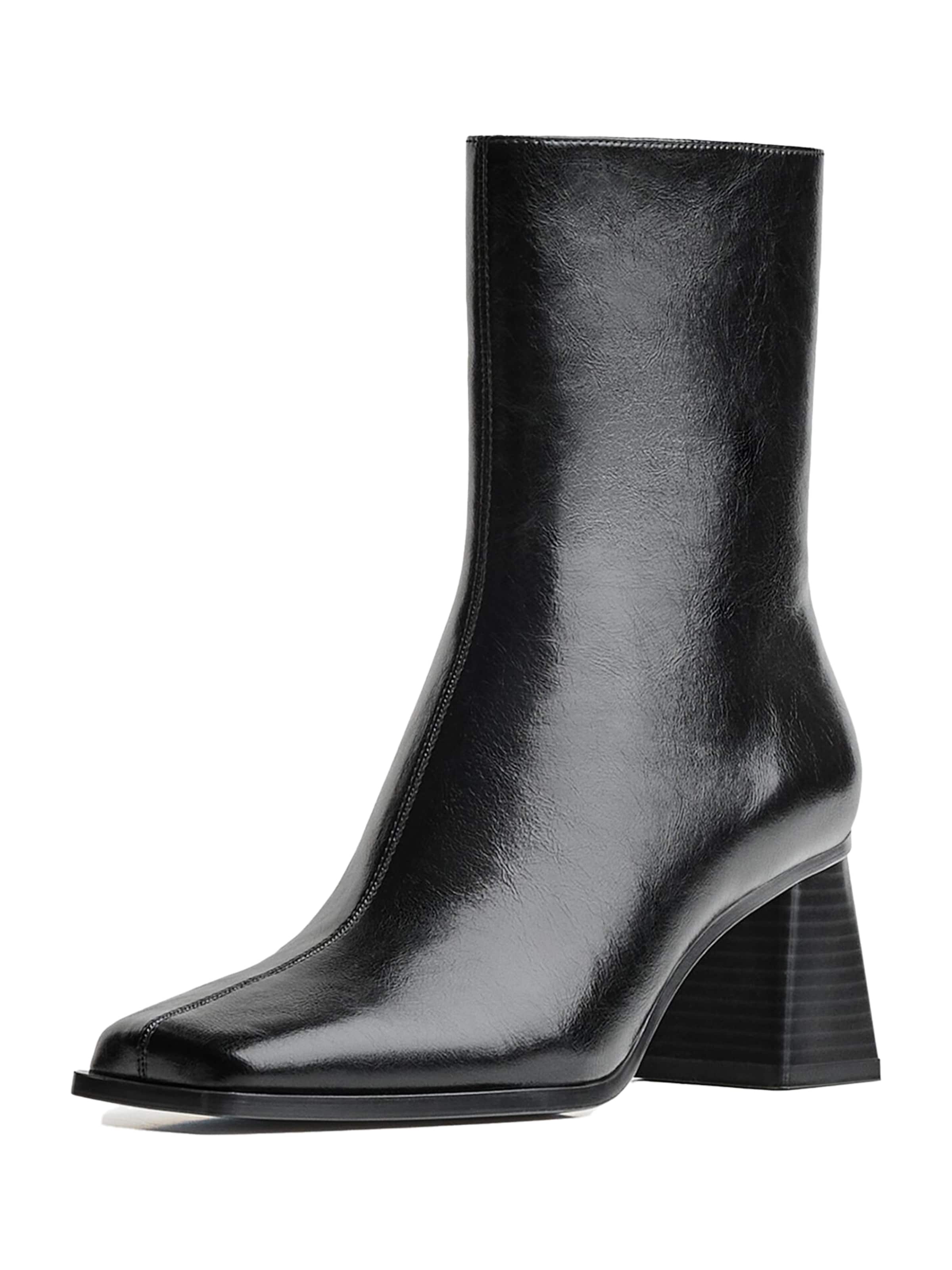 Bershka Bottines en noir, Vue avec produit