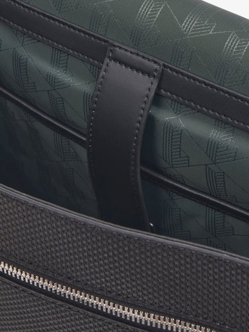 LACOSTE Olkalaukku 'Chantaco' värissä musta