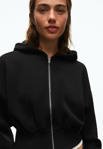 Giacca di felpa di Bershka in nero
