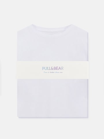 Tricou de la Pull&Bear pe alb