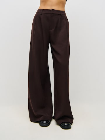 ÉVOIR by Alena Gerber Wide Leg Hose in Braun: Vorderseite