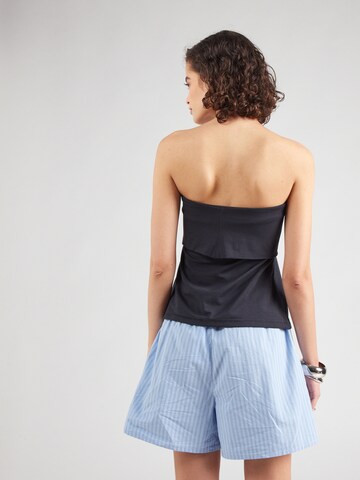 Top de la Abercrombie & Fitch pe negru