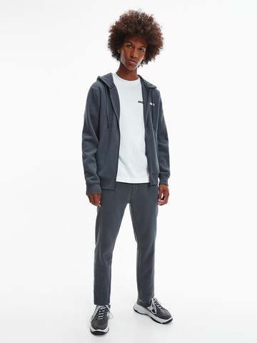 Tapered Pantaloni di Calvin Klein Jeans in grigio