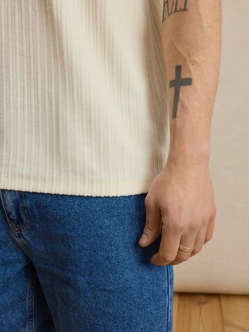 DAN FOX APPAREL Тениска 'Leif' в бяло